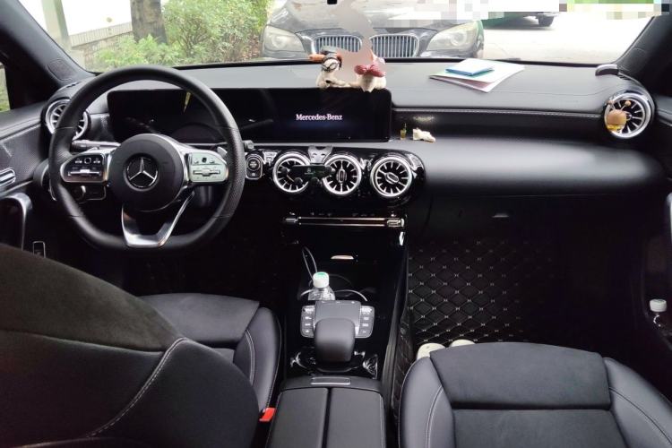 Used Mercedes-Benz A-Class 2022 Restyled A 200 L Sport Sedan Fashion Version Center Console
