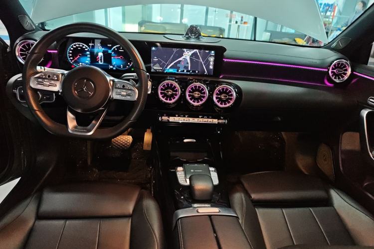 Used Mercedes-Benz A-Class 2022 Restyled A 200 L Sport Sedan Fashion Version Center Console