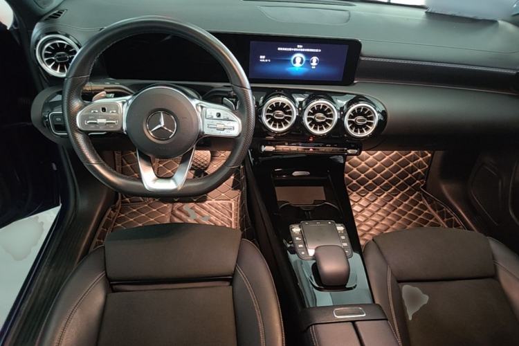 Used Mercedes-Benz A-Class 2022 Revised Version A 200 L Sport Sedan Fashionable Style Center Console