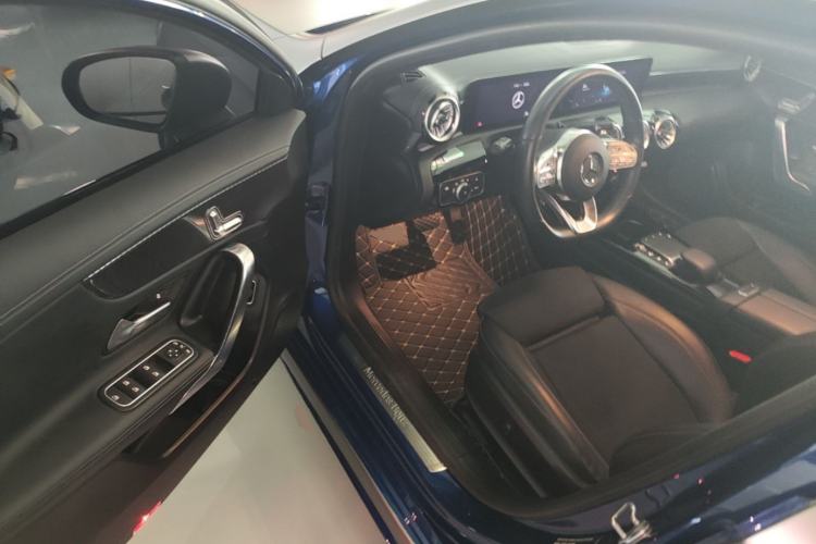 Used Mercedes-Benz A-Class 2022 Revised Version A 200 L Sport Sedan Fashionable Style Driver Seat