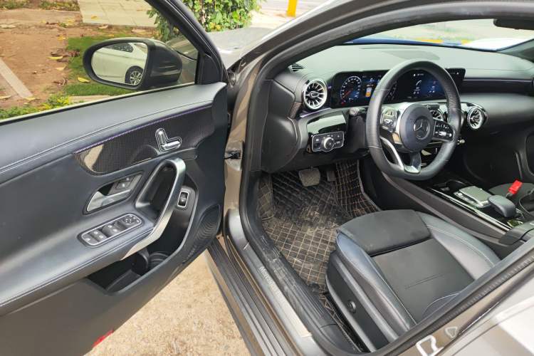 Used Mercedes-Benz A-Class 2022 Revised Version A 200 L Sport Sedan Fashionable Style Driver Seat