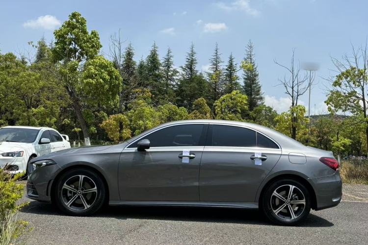 Used Mercedes-Benz A-Class 2022 Revised Version A 200 L Sport Sedan Fashionable Style Exterior 9