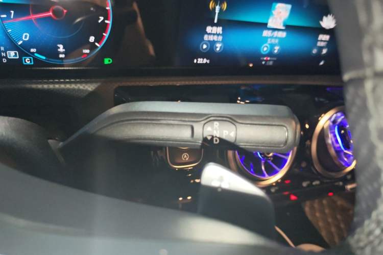 Used Mercedes-Benz A-Class 2022 Revised Version A 200 L Sport Sedan Fashionable Style Gear Lever
