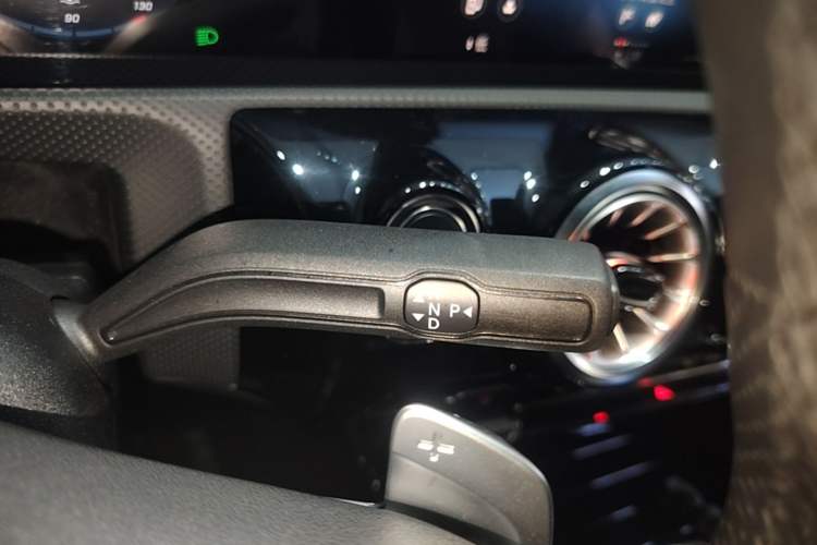 Used Mercedes-Benz A-Class 2022 Revised Version A 200 L Sport Sedan Fashionable Style Gear Lever