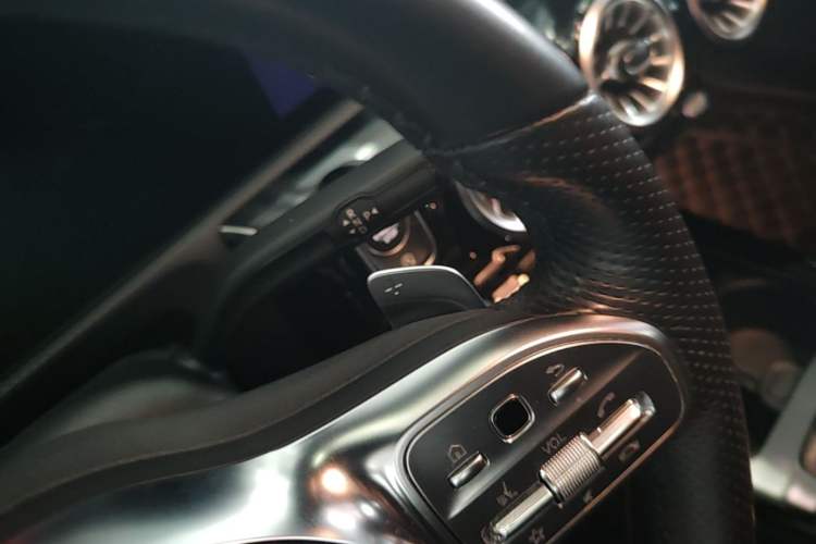 Used Mercedes-Benz A-Class 2022 Revised Version A 200 L Sport Sedan Fashionable Style Gear Lever
