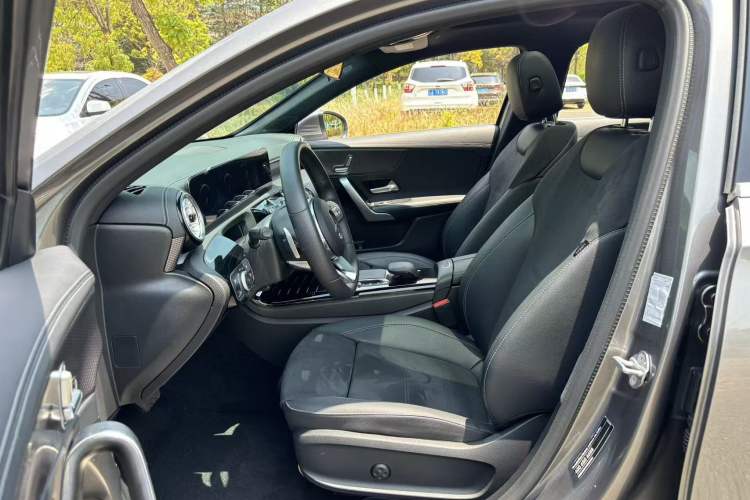 Used Mercedes-Benz A-Class 2022 Revised Version A 200 L Sport Sedan Fashionable Style Interior 1
