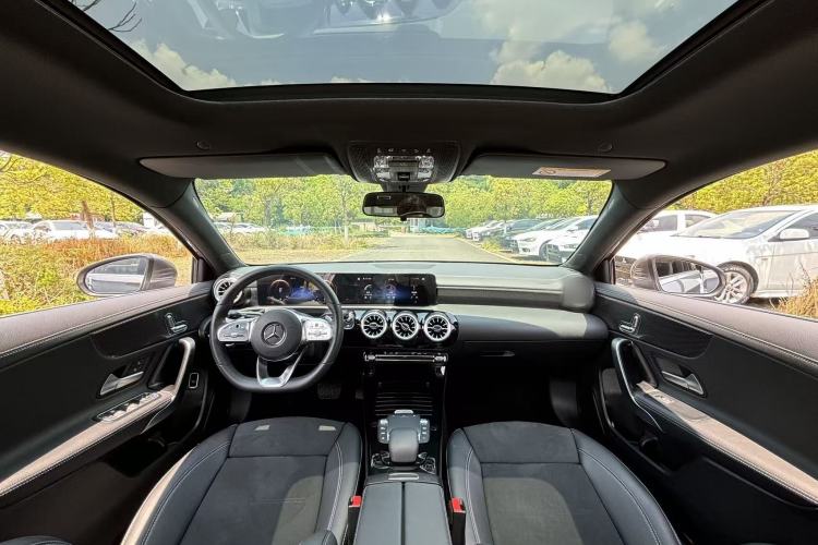 Used Mercedes-Benz A-Class 2022 Revised Version A 200 L Sport Sedan Fashionable Style Interior 2