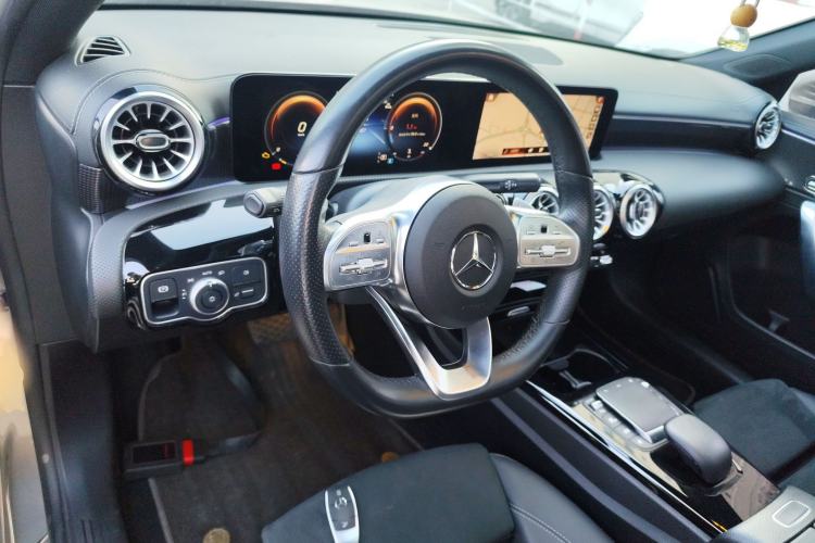 Used Mercedes-Benz A-Class 2022 Revised Version A 200 L Sport Sedan Fashionable Style Interior 2