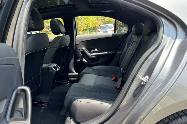 Used Mercedes-Benz A-Class 2022 Revised Version A 200 L Sport Sedan Fashionable Style Interior 3