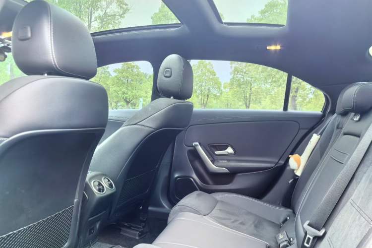 Used Mercedes-Benz A-Class 2022 Second Facelift A 200 L Sport Sedan Fashion Version Interior 3