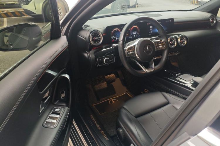 Used Mercedes-Benz A-Class 2022 Restyled A 200 L Sport Sedan Fashion Version Interior 3