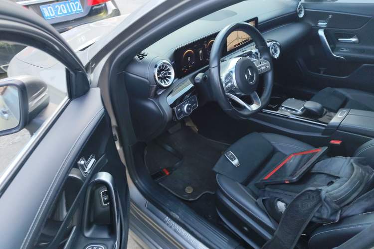 Used Mercedes-Benz A-Class 2022 Revised Version A 200 L Sport Sedan Fashionable Style Interior 3