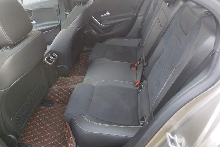 Used Mercedes-Benz A-Class 2022 Revised Version A 200 L Sport Sedan Fashionable Style Interior 4