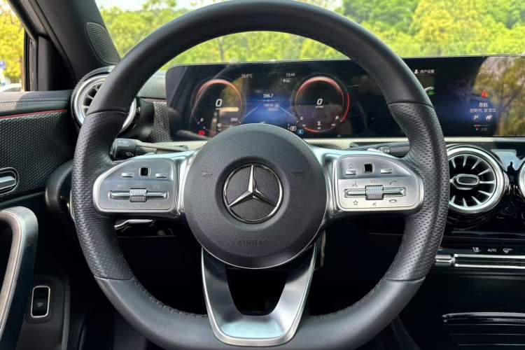 Used Mercedes-Benz A-Class 2022 Revised Version A 200 L Sport Sedan Fashionable Style Interior 5