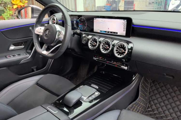 Used Mercedes-Benz A-Class 2022 Revised Version A 200 L Sport Sedan Fashionable Style Interior 5
