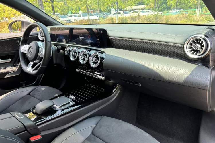 Used Mercedes-Benz A-Class 2022 Revised Version A 200 L Sport Sedan Fashionable Style Interior 8