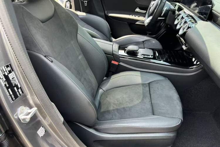 Used Mercedes-Benz A-Class 2022 Revised Version A 200 L Sport Sedan Fashionable Style Interior 9