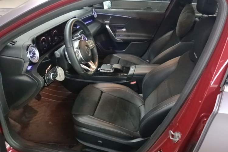 Used Mercedes-Benz A-Class 2022 Revised Version A 200 L Sport Sedan Fashionable Style Left Front Seat