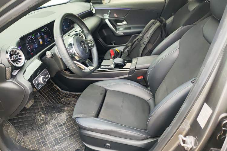 Used Mercedes-Benz A-Class 2022 Revised Version A 200 L Sport Sedan Fashionable Style Left Front Seat