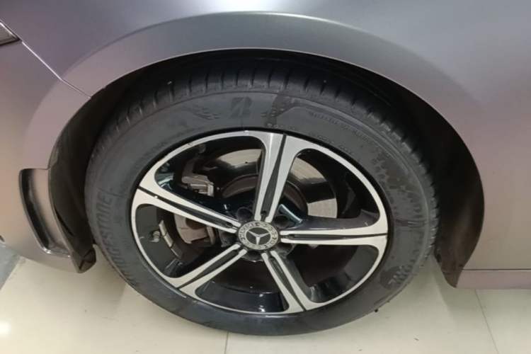 Used Mercedes-Benz A-Class 2022 Revised Version A 200 L Sport Sedan Fashionable Style Left Front Wheel Hub