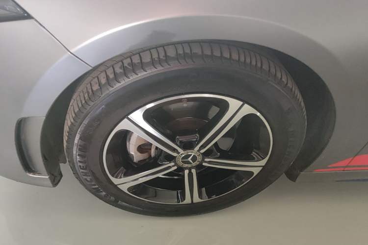 Used Mercedes-Benz A-Class 2022 Revised Version A 200 L Sport Sedan Fashionable Style Left Front Wheel Hub