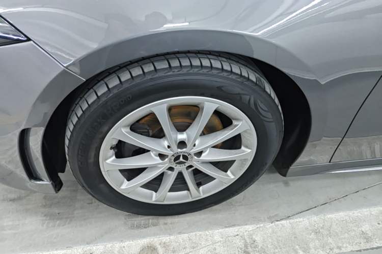 Used Mercedes-Benz A-Class 2022 A 200 L Sport Sedan Fashion Model Left Front Wheel Hub