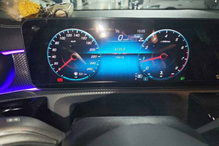 Used Mercedes-Benz A-Class 2022 Revised Version A 200 L Sport Sedan Fashionable Style Odometer Close Up