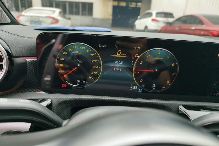 Used Mercedes-Benz A-Class 2022 Second Facelift A 200 L Sport Sedan Fashion Version Odometer Close Up