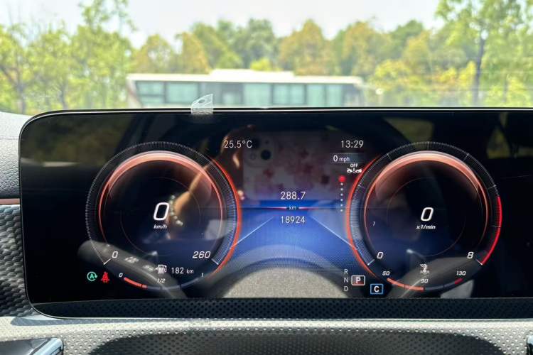 Used Mercedes-Benz A-Class 2022 Revised Version A 200 L Sport Sedan Fashionable Style Odometer Close Up