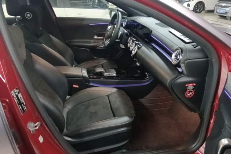 Used Mercedes-Benz A-Class 2022 Revised Version A 200 L Sport Sedan Fashionable Style Right Front Seat