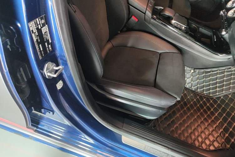 Used Mercedes-Benz A-Class 2022 Revised Version A 200 L Sport Sedan Fashionable Style Right Front Seat