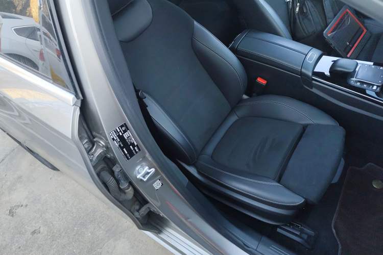 Used Mercedes-Benz A-Class 2022 Revised Version A 200 L Sport Sedan Fashionable Style Right Front Seat