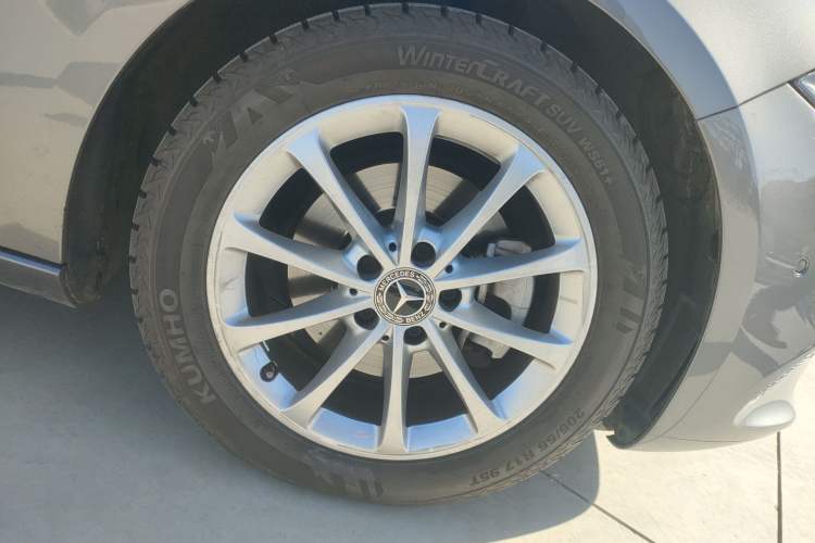 Used Mercedes-Benz A-Class 2022 Second Facelift A 200 Fashion Version Right Front Wheel Hub