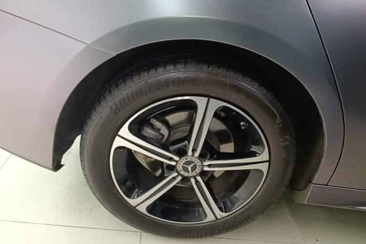 Used Mercedes-Benz A-Class 2022 Revised Version A 200 L Sport Sedan Fashionable Style Right Rear Wheel Hub