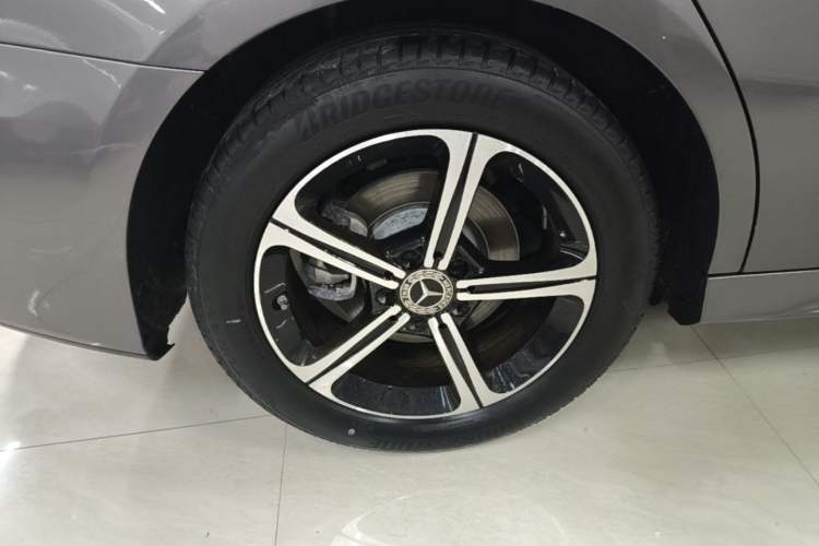 Used Mercedes-Benz A-Class 2022 Revised Version A 200 L Sport Sedan Fashionable Style Right Rear Wheel Hub