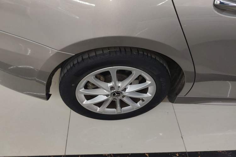 Used Mercedes-Benz A-Class 2022 Restyled A 200 L Sport Sedan Fashion Version Right Rear Wheel Hub