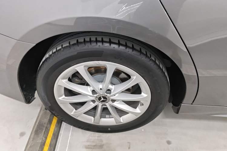 Used Mercedes-Benz A-Class 2022 A 200 L Sport Sedan Fashion Model Right Rear Wheel Hub