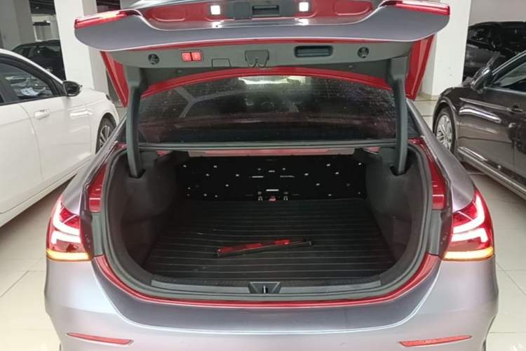 Used Mercedes-Benz A-Class 2022 Revised Version A 200 L Sport Sedan Fashionable Style Trunk
