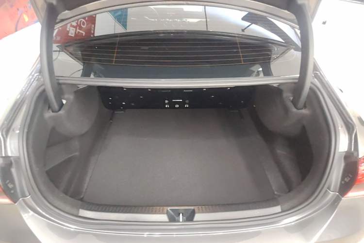 Used Mercedes-Benz A-Class 2022 Revised Version A 200 L Sport Sedan Fashionable Style Trunk