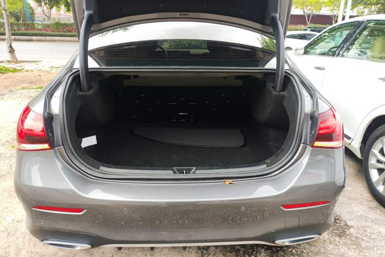 Used Mercedes-Benz A-Class 2022 Revised Version A 200 L Sport Sedan Fashionable Style Trunk
