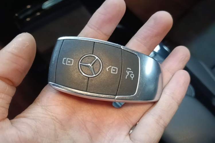 Used Mercedes-Benz A-Class 2022 Revised Version A 200 L Sport Sedan Fashionable Style Vehicle Key