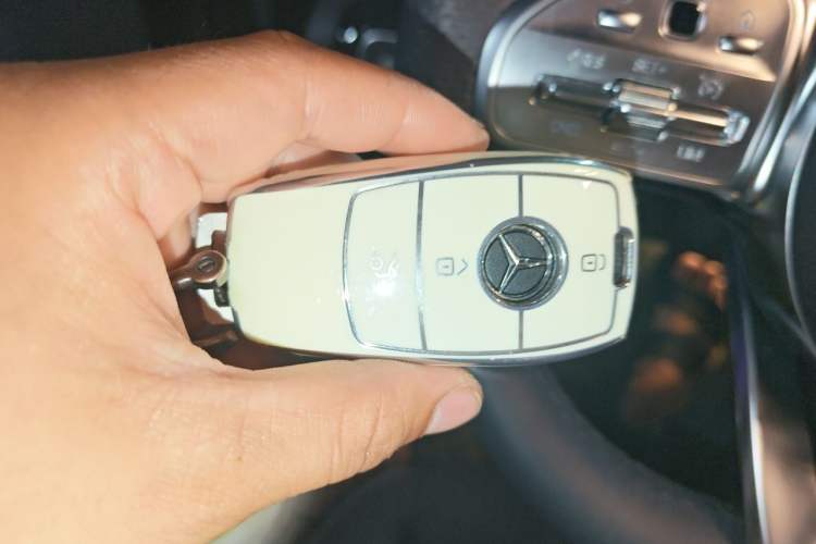 Used Mercedes-Benz A-Class 2022 Revised Version A 200 L Sport Sedan Fashionable Style Vehicle Key