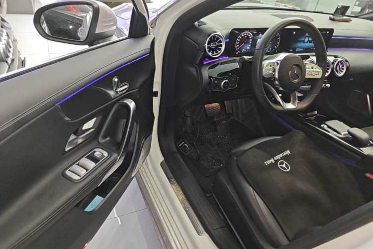 Used Mercedes-Benz A-Class 2022 Restyled A 200 L Sport Sedan Fashion Version Driver Seat