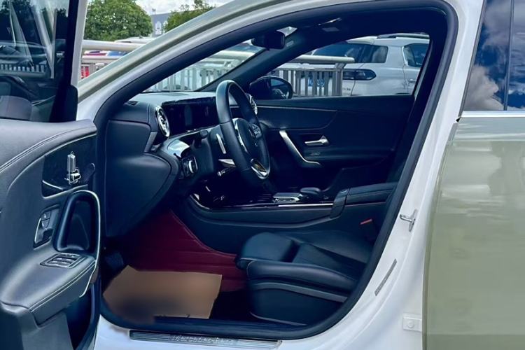 Used Mercedes-Benz A-Class 2022 Restyled A 200 L Sport Sedan Fashion Version Interior 2