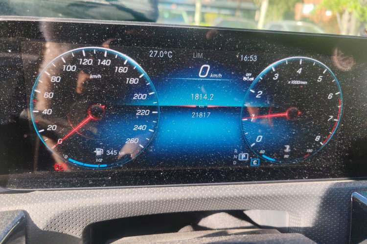 Used Mercedes-Benz A-Class 2022 Revised Version A 200 L Sport Sedan Fashionable Style Odometer Close Up