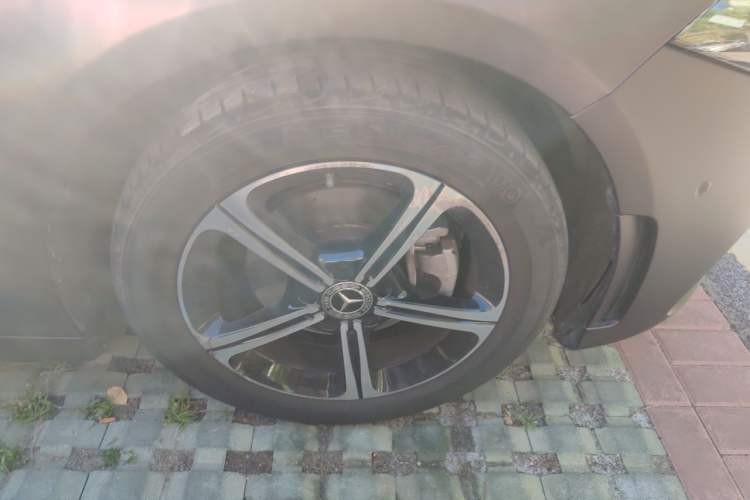Used Mercedes-Benz A-Class 2022 Revised Version A 200 L Sport Sedan Fashionable Style Right Front Wheel Hub