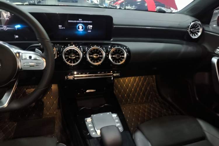 Used Mercedes-Benz A-Class 2022 Revised Version A 200 L Sport Sedan Fashionable Style Audio And AC Panel