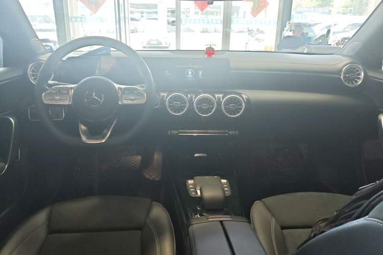 Used Mercedes-Benz A-Class 2022 Second Facelift A 200 L Sport Sedan Fashion Version Center Console