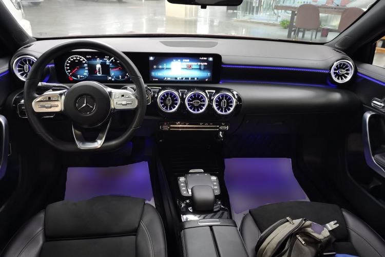 Used Mercedes-Benz A-Class 2022 Revised Version A 200 L Sport Sedan Fashionable Style Center Console
