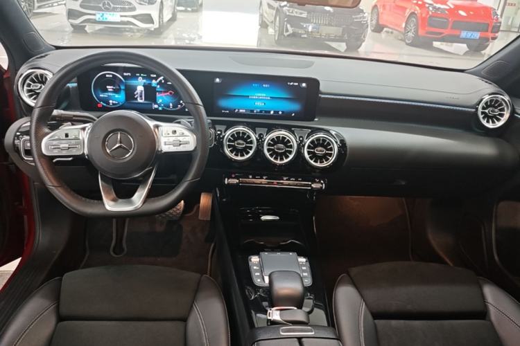 Used Mercedes-Benz A-Class 2022 Revised Version A 200 L Sport Sedan Fashionable Style Center Console